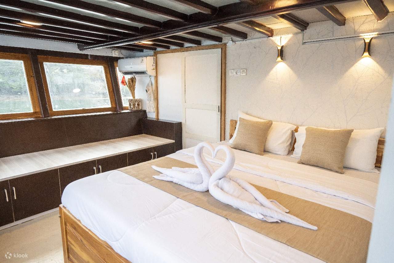 3D2N Deluxe Phinisi Sailing Komodo Tour from Labuan Bajo - Klook